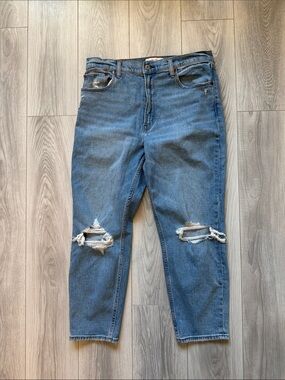 Abercrombie & Fitch The Mom High Rise Jeans Light Wash